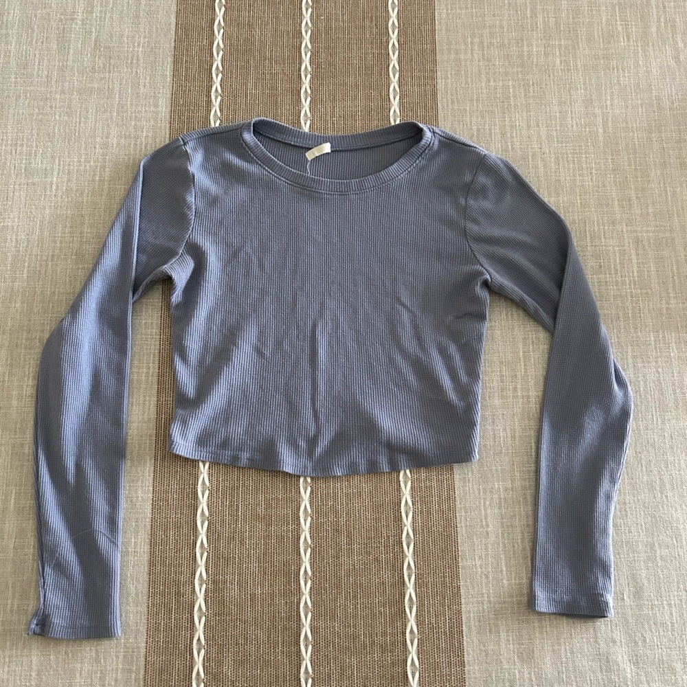 Blue long sleeve crop top